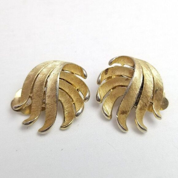 Vintage Crown Trifari Gold Tone Wave Shape Clip On Earrings, Retro Estate Signed - Picture 2 of 8